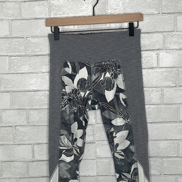 Athleta Grey and White Floral Leggings - Picture 3 of 14